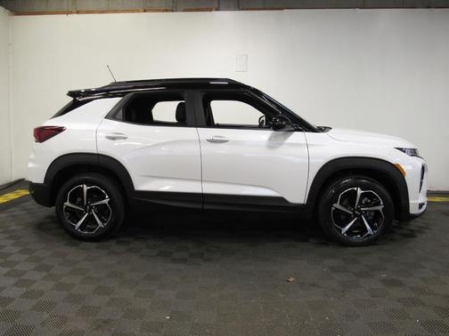 Iridescent Pearl Tricoat 2023 Chevrolet Trailblazer RS