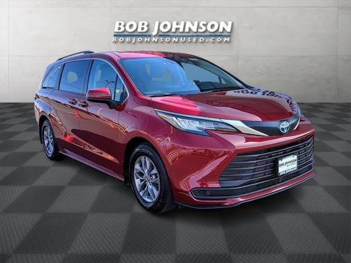 2022 Toyota Sienna LE