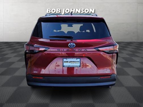 2022 Toyota Sienna LE