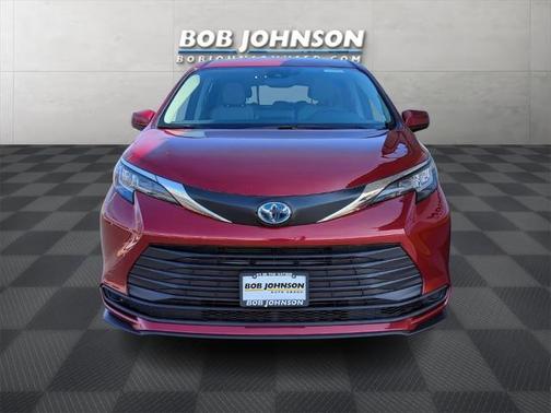 2022 Toyota Sienna LE