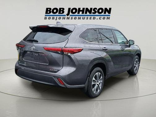 Magnetic Gray Metallic 2023 Toyota Highlander XLE
