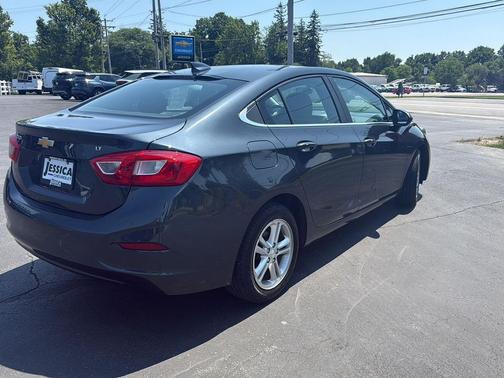 Graphite Metallic 2017 Chevrolet Cruze LT