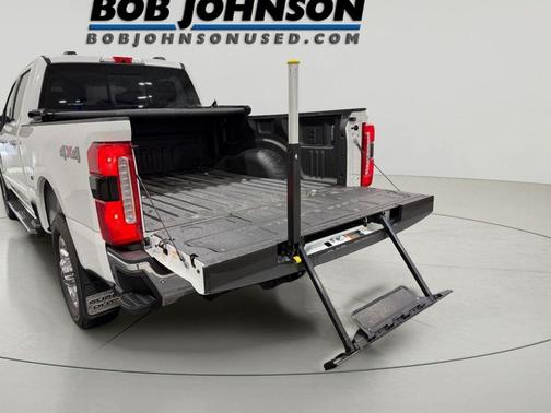 Star White Metallic Tri-Coat 2024 Ford F-250 Lariat