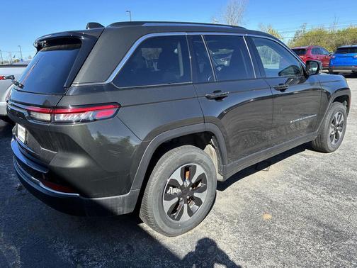 Rocky Mountain Pearlcoat 2023 Jeep Grand Cherokee 4xe Base