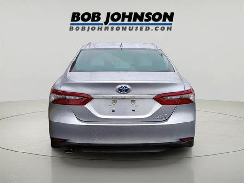 2022 Toyota Camry Hybrid XLE