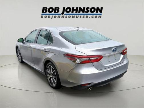 2022 Toyota Camry Hybrid XLE