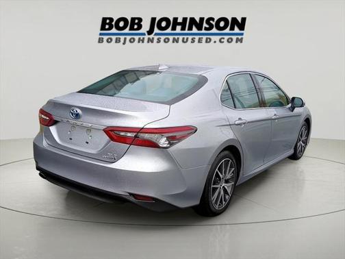 2022 Toyota Camry Hybrid XLE