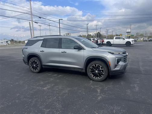 Sterling Grey Metallic 2025 Chevrolet Traverse LT
