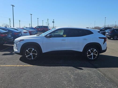 Summit White 2024 Chevrolet Trax FWD 1RS