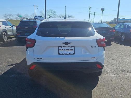 Summit White 2024 Chevrolet Trax FWD 1RS