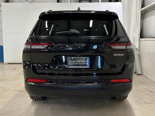 Diamond Black Crystal Pearlcoat 2024 Jeep Grand Cherokee L Altitude