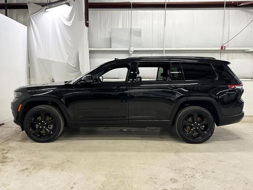 Diamond Black Crystal Pearlcoat 2024 Jeep Grand Cherokee L Altitude