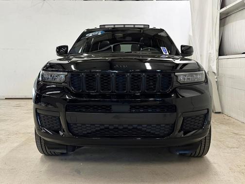 Diamond Black Crystal Pearlcoat 2024 Jeep Grand Cherokee L Altitude