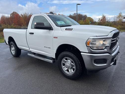 2022 RAM 3500 Tradesman Regular Cab 4x4 8' Box