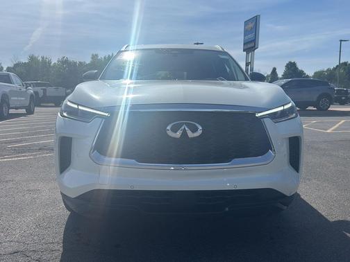 Majestic White 2024 INFINITI QX60 Luxe