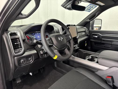 2025 RAM 2500 Big Horn Crew Cab 4x4 6'4' Box