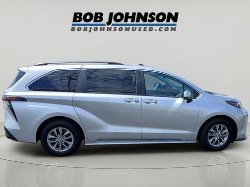 Celestial Silver Metallic 2025 Toyota Sienna XLE