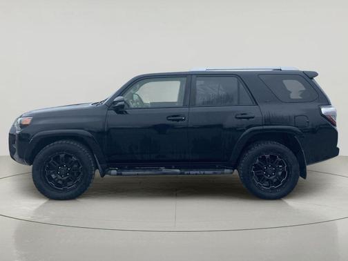 Midnight Black Metallic 2018 Toyota 4Runner SR5 Premium