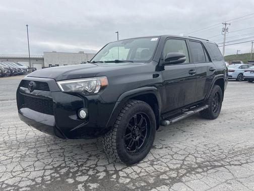 Midnight Black Metallic 2018 Toyota 4Runner SR5 Premium