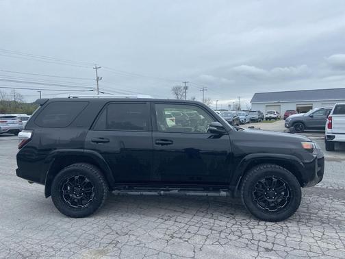 Midnight Black Metallic 2018 Toyota 4Runner SR5 Premium
