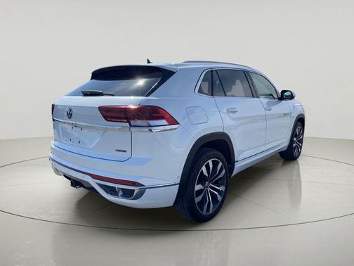 Oryx White Pearl 2022 Volkswagen Atlas Cross Sport 3.6L V6 SEL Premium R-Line