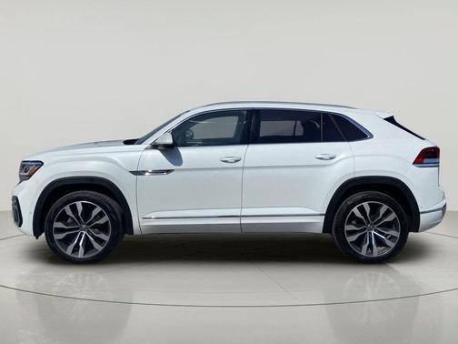 Oryx White Pearl 2022 Volkswagen Atlas Cross Sport 3.6L V6 SEL Premium R-Line