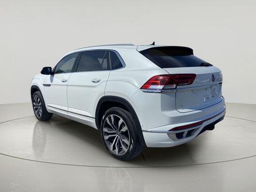 Oryx White Pearl 2022 Volkswagen Atlas Cross Sport 3.6L V6 SEL Premium R-Line