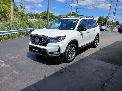 Platinum White Pearl 2023 Honda Passport AWD TrailSport