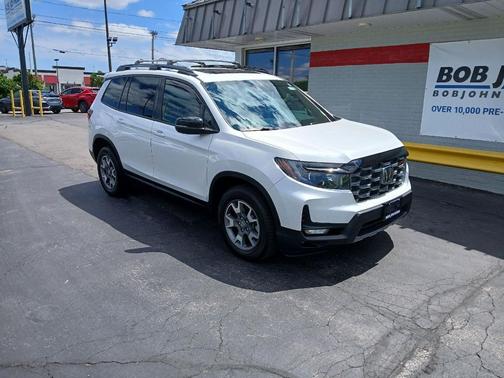 Platinum White Pearl 2023 Honda Passport AWD TrailSport