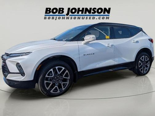 Iridescent Pearl Tricoat 2023 Chevrolet Blazer RS