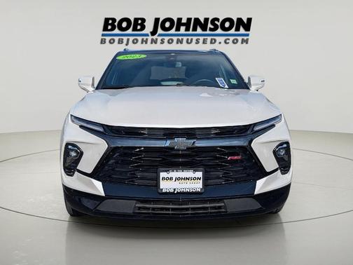 Iridescent Pearl Tricoat 2023 Chevrolet Blazer RS
