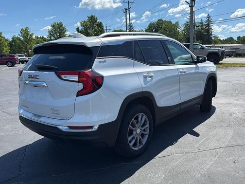White Frost Tricoat 2022 GMC Terrain SLT