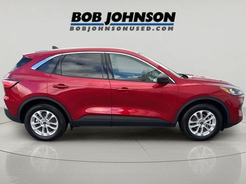 Rapid Red Metallic Tinted Clearcoat 2022 Ford Escape SE