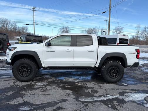 Summit White 2024 Chevrolet Colorado ZR2