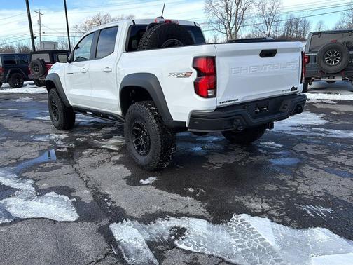 Summit White 2024 Chevrolet Colorado ZR2