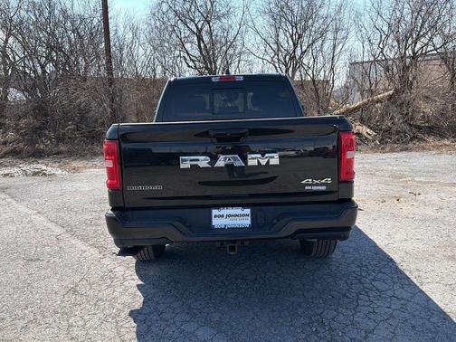 Diamond Black Crystal Pearlcoat 2025 RAM 1500 Big Horn/Lone Star