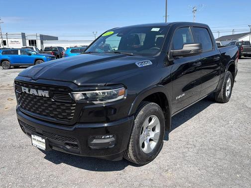 Diamond Black Crystal Pearlcoat 2025 RAM 1500 Big Horn/Lone Star