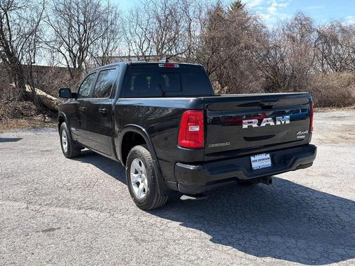 Diamond Black Crystal Pearlcoat 2025 RAM 1500 Big Horn/Lone Star
