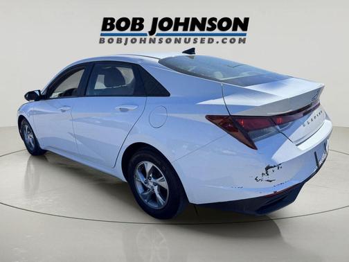 Quartz White 2022 Hyundai ELANTRA SE