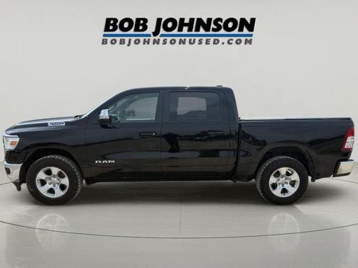 Diamond Black Crystal Pearlcoat 2022 RAM 1500 Big Horn/Lone Star