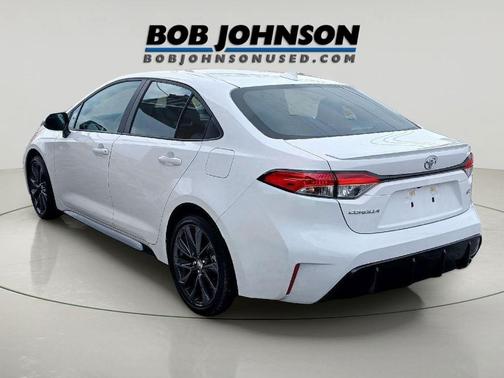 Ice Cap 2025 Toyota Corolla SE