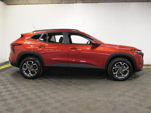 Cayenne Orange Metallic 2024 Chevrolet Trax LT