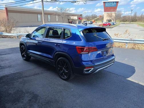 Dusk Blue Metallic 2022 Volkswagen Taos 1.5T SE