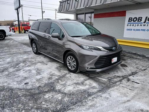 2024 Toyota Sienna XLE