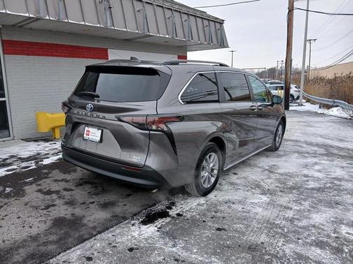2024 Toyota Sienna XLE