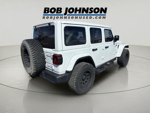 Bright White Clearcoat 2019 Jeep Wrangler Unlimited Sahara