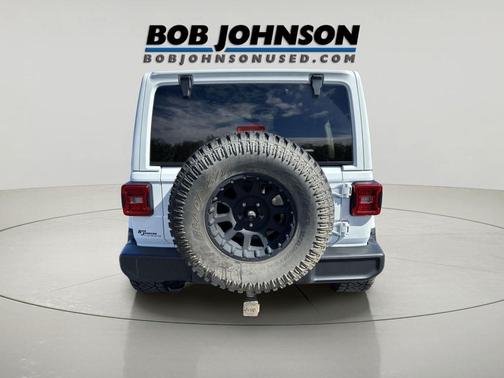 Bright White Clearcoat 2019 Jeep Wrangler Unlimited Sahara