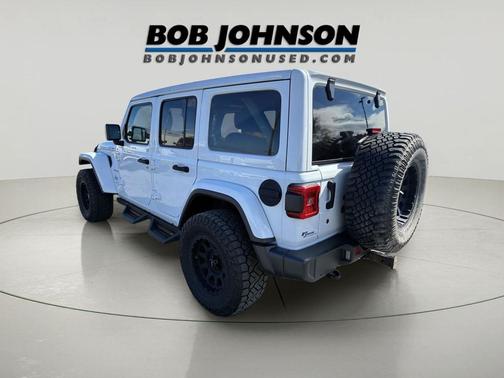 Bright White Clearcoat 2019 Jeep Wrangler Unlimited Sahara
