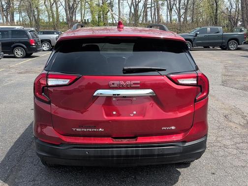 Cayenne Red Tintcoat 2022 GMC Terrain SLE