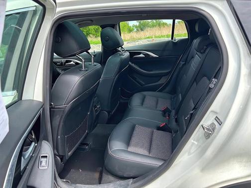 2019 INFINITI QX30 LUXE